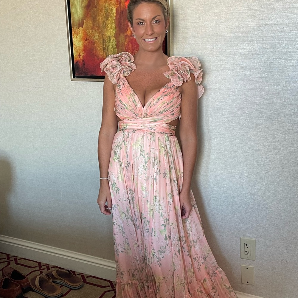 Excellent condition, Mac Duggal RUFFLE TIERED FLORAL CUT-OUT CHIFFON GOWN sz 4